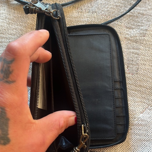 Black crossbody - Picture 4 of 4